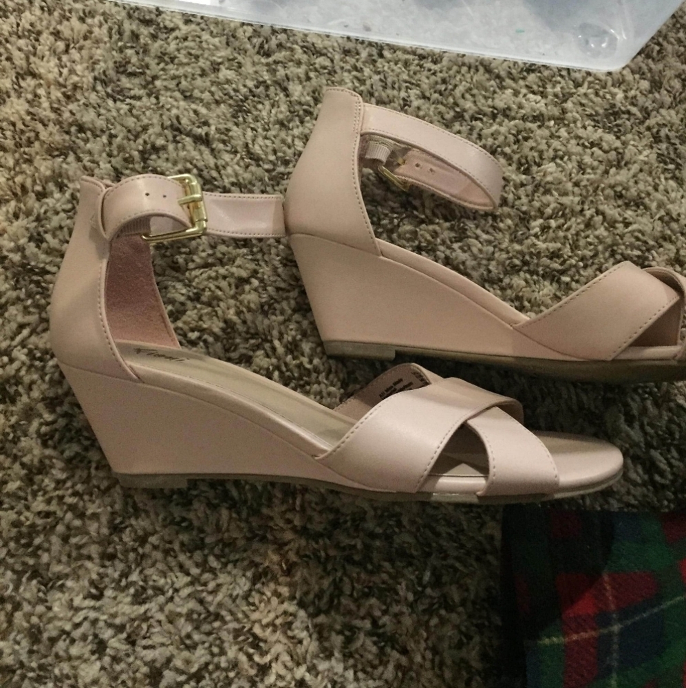 Women's shoes